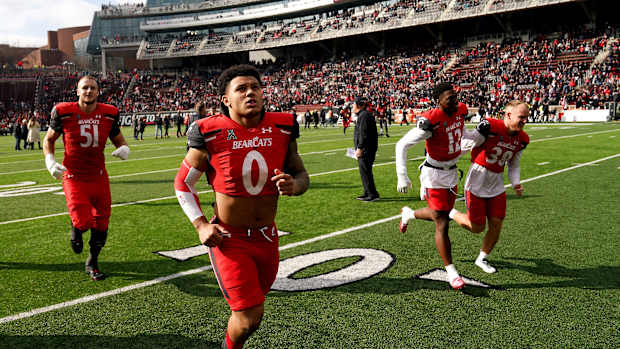 Cincinnati Bearcats linebacker Ivan Pace Jr. (0) jogs back to the locker room after pregame ceremonies recognizing seniors on the roster before the first quarter quarter during a college football game against the Tulane Green Wave, Friday, Nov. 25, 2022, at Nippert Stadium in Cincinnati.